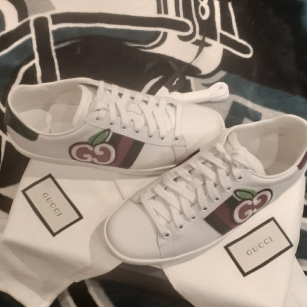Women's Gucci sneakers